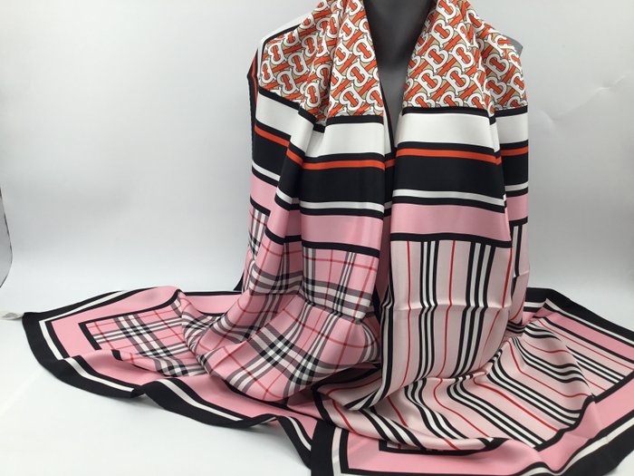 Burberry - Tartan 210/70cm Silk - 圍巾