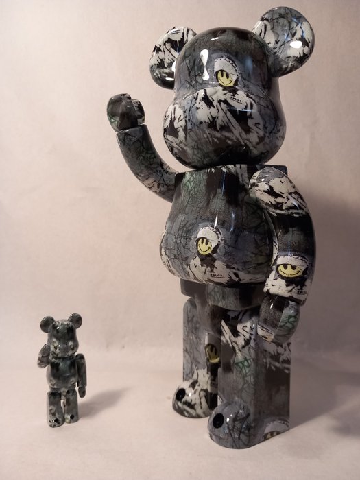 Preview of the first image of Medicom Toy Be@rbrick - BANKSY Riot Cop Bearbrick 400% + 100%.
