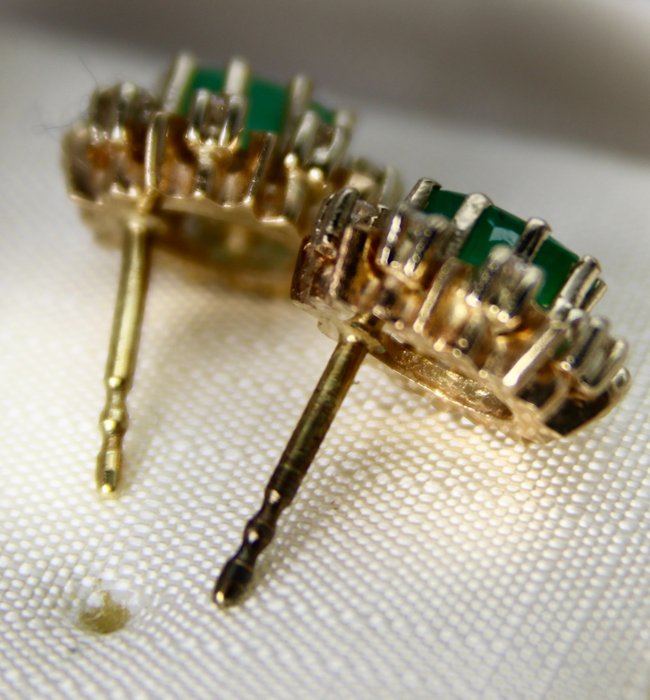 Image 3 of 14 kt. Yellow gold - Earrings - 0.74 ct Emerald - Brilliant cut diamonds 0.08ct.