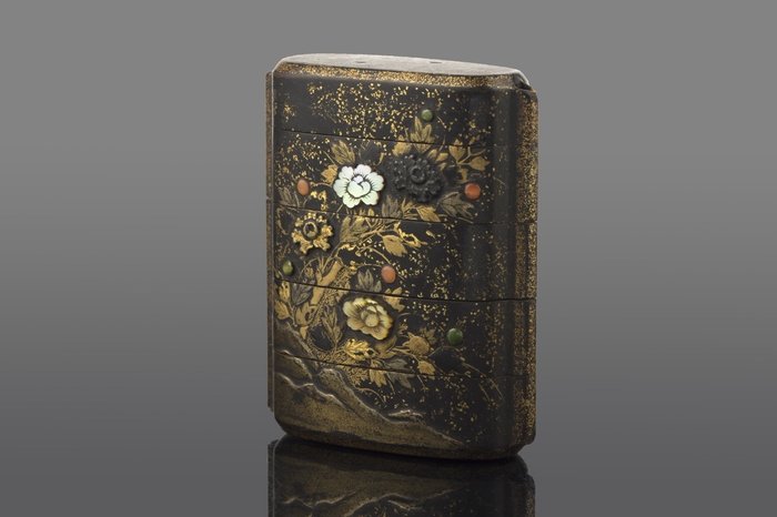 Inro (1) - Vergoldetes lackiertes Holz - Japan - Meiji Periode (1868-1912)