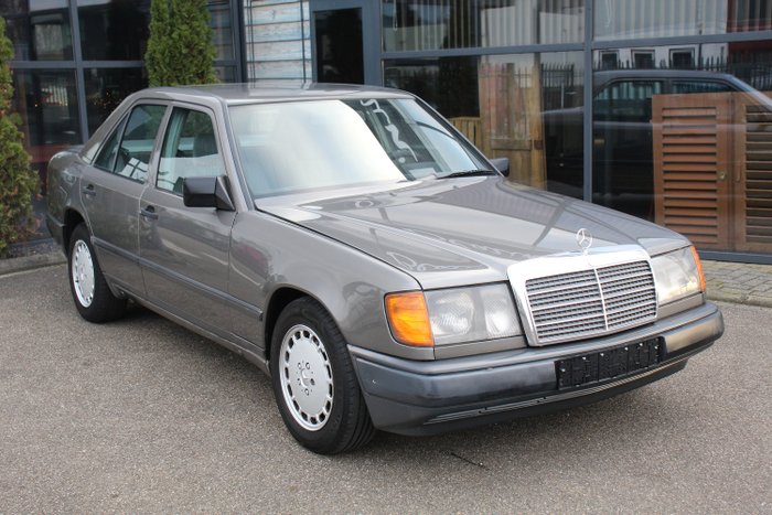 Image 2 of Mercedes-Benz - 300 D - 1988