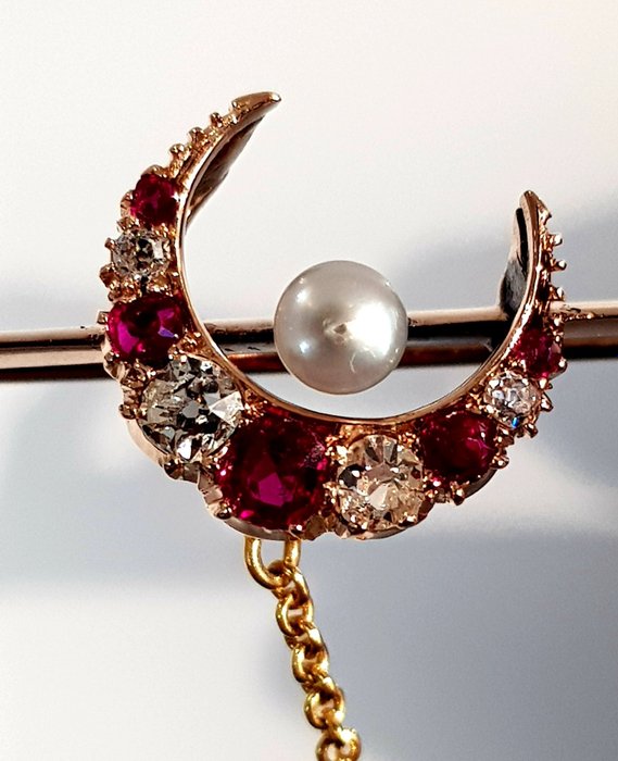 Preview of the first image of 14 kt. Yellow gold - Brooch Ruby - Diamonds, pearls.