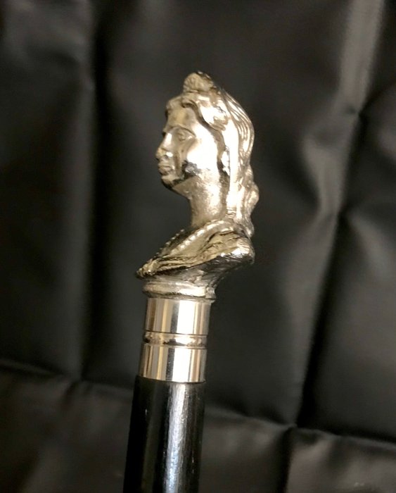Bastón - An Imperial , ceremonial , walking stick.  Handle designed as a bust of the Empress Sissi of Austria - Bronce plateado, madera negra