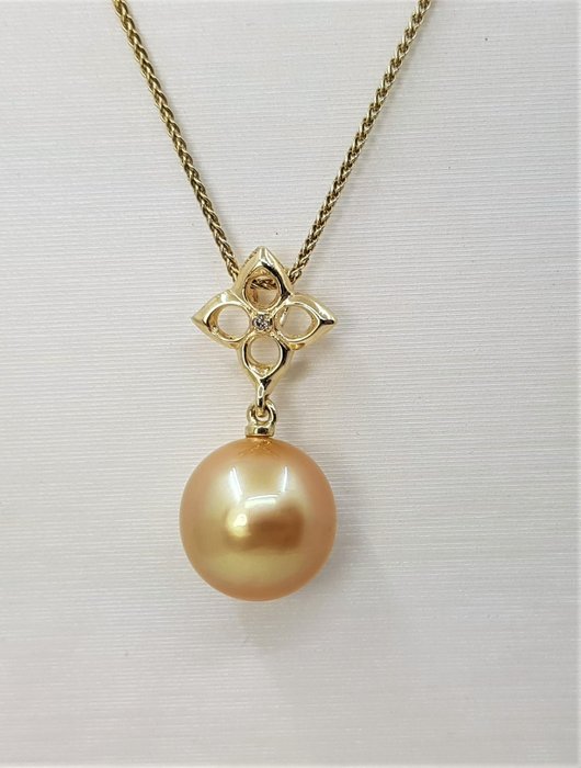 Ciondolo Perla dorata profonda dei Mari del Sud da 11 x 12 mm - 14 kt. Oro giallo - 0,01 ct 