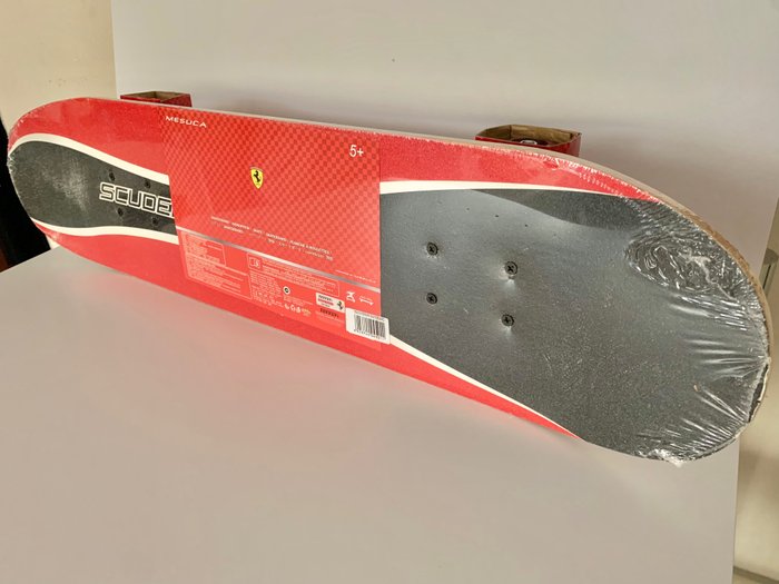 Image 2 of Models/toys - Skateboard Ferrari - Ferrari - After 2000