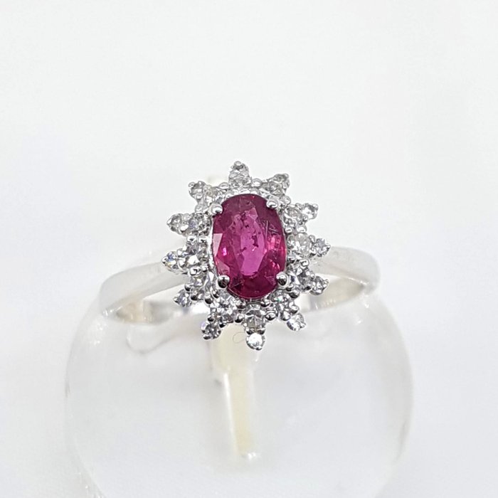 Image 2 of 18 kt. White gold - Ring - 0.80 ct Ruby - Diamonds