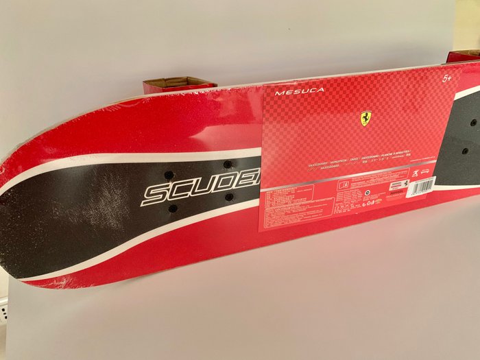 Preview of the first image of Models/toys - Skateboard Ferrari - Ferrari - After 2000.