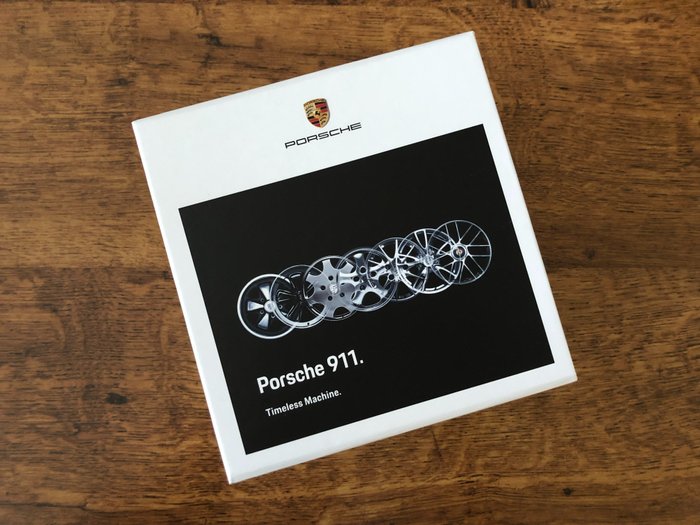 Image 3 of Books - Porsche 911 'Timeless Machine' boeken bundel 8-delige set - Porsche - After 2000