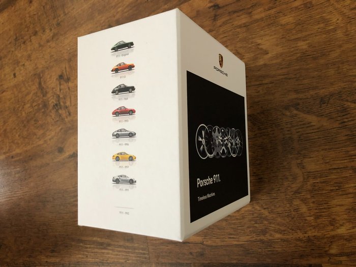 Image 2 of Books - Porsche 911 'Timeless Machine' boeken bundel 8-delige set - Porsche - After 2000