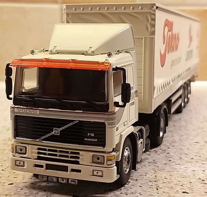 Preview of the first image of Tekno - 1:50 - VOLVO F16 - tractor with curtainsider trailer "Tekno - LIONTOYS".