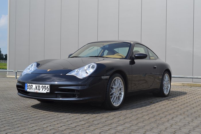 Preview of the first image of Porsche - 911 (996) Carrera 4 - 2002.