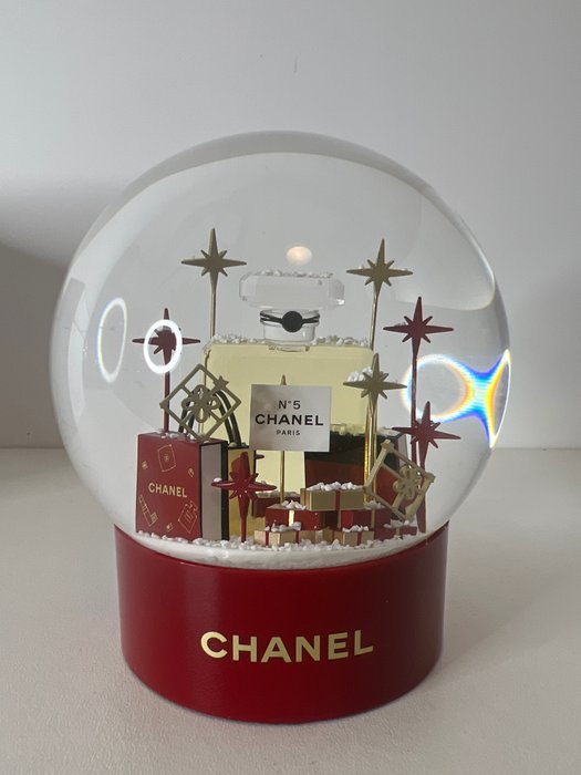 Chanel Snow Globe 2022 - Catawiki