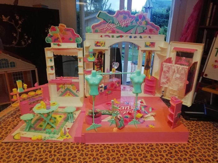 Preview of the first image of Barbie - Doll Boutique Barbie - 1990-1999 - France.