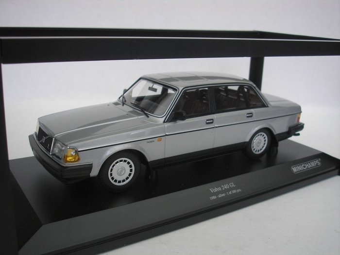 Preview of the first image of MiniChamps - 1:18 - Volvo 240 GL - 1986 - 380 pcs.