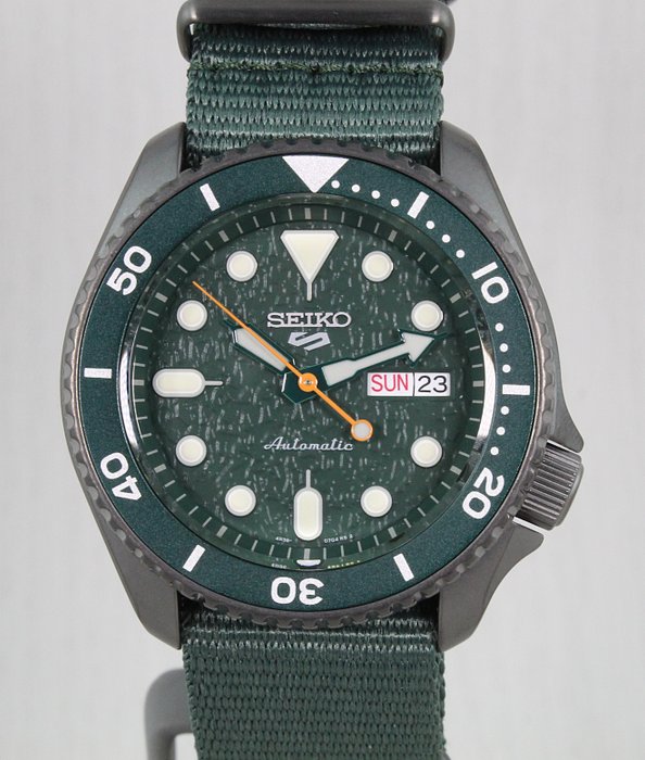 Image 3 of Seiko - Sport 5 Green Automatic - 4R36 SRPD77K1 - Men - 2022