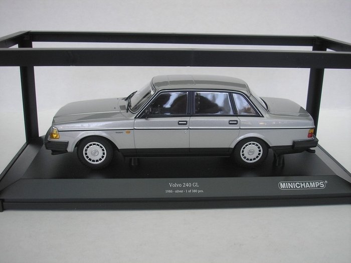Image 3 of MiniChamps - 1:18 - Volvo 240 GL - 1986 - 380 pcs