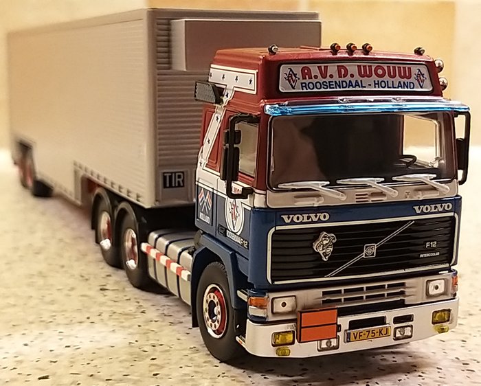 Image 2 of Tekno - 1:50 - VOLVO F12 Globetrotter - tractor with Freuhauf classic trailer "A. v.d. Wouw