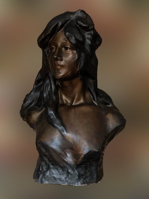 Preview of the first image of Very large Bust of a woman, Art Nouveau, patinated bronze ceramic, 1920 (1).