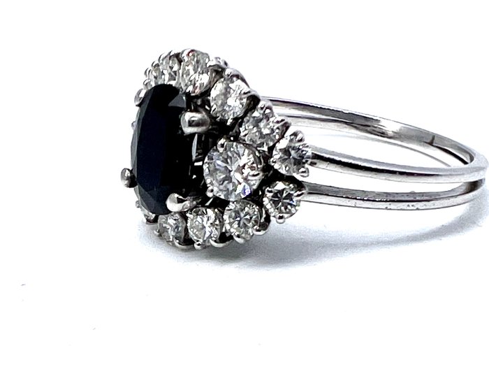 Image 2 of 18 kt. Gold, White gold - Ring - 2.80 ct Sapphire - Diamonds