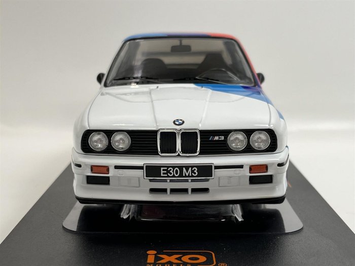 Image 2 of IXO Models - 1:18 - BMW E30 M3 1989
