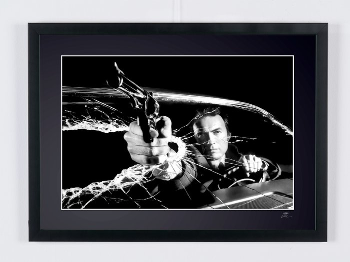 The Enforcer (1976) - Clint Eastwood as « Dirty Harry » - Fine Art Photography - Luxury Wooden Framed 70X50 cm - Limited Edition Nr 04 of 50 - Serial ID 20165 - Original Certificate (COA), Hologram Logo Editor and QR Code
