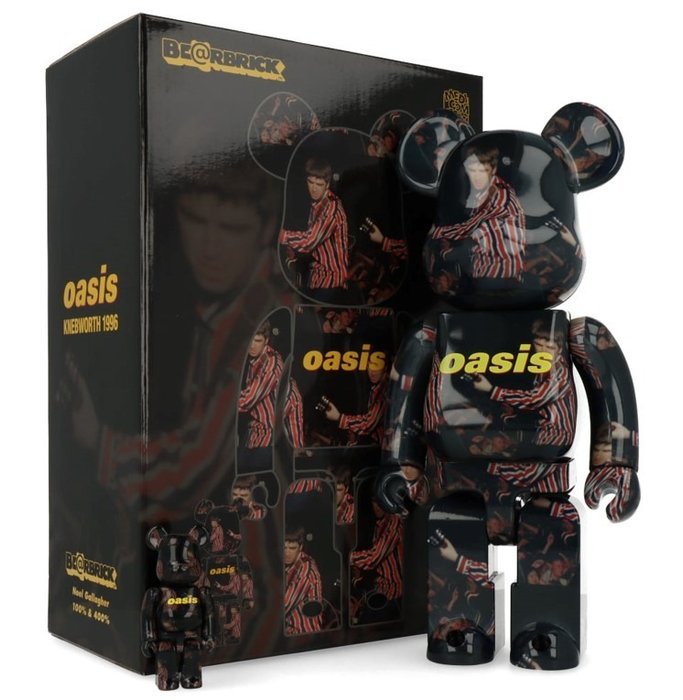 Preview of the first image of Medicom Bearbrick 400% + 100% - Oasis Knebworth 1996 (Noel Gallagher).