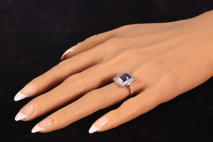 Image 3 of Platinum - Ring - 3.00 ct Sapphire - Diamonds, total diamond weight 0.64 crt, Vintage 1970's Sevent
