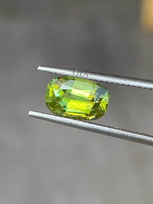 1 pcs Giallo, Verde Titanite - 2.35 ct