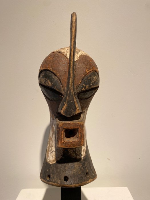 Passport mask (1) - Wood, pigment - Songye - Belgian Congo 
