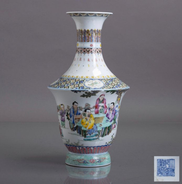 Vase - Porselen - Kina  (Ingen reservasjonspris)