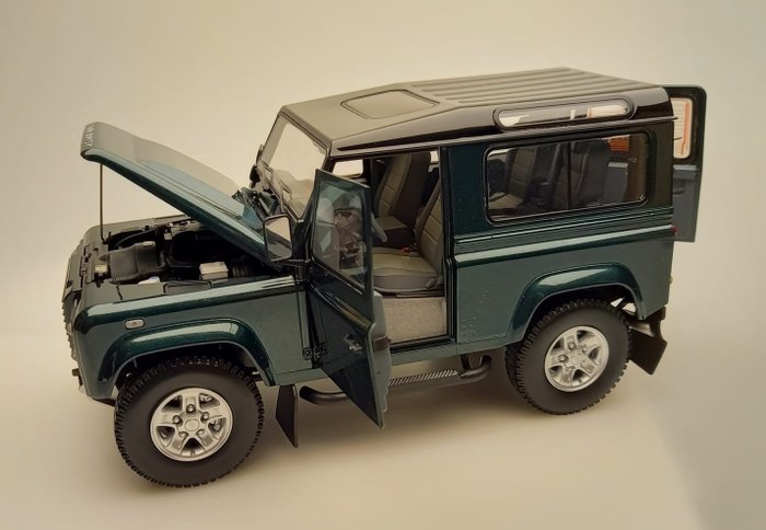 Preview of the first image of Kyosho - 1:18 - Land Rover Defender 90 - Short axle - Groen - HQ Model!.