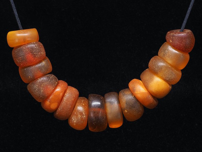 Tribal ethnic jewelry 11 Antique natural amber beads strand 琥珀色  Berber Morocco
