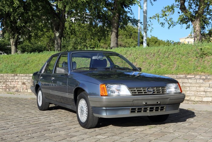 Opel - Rekord E 2.2i GLS Exklusiv - 1986