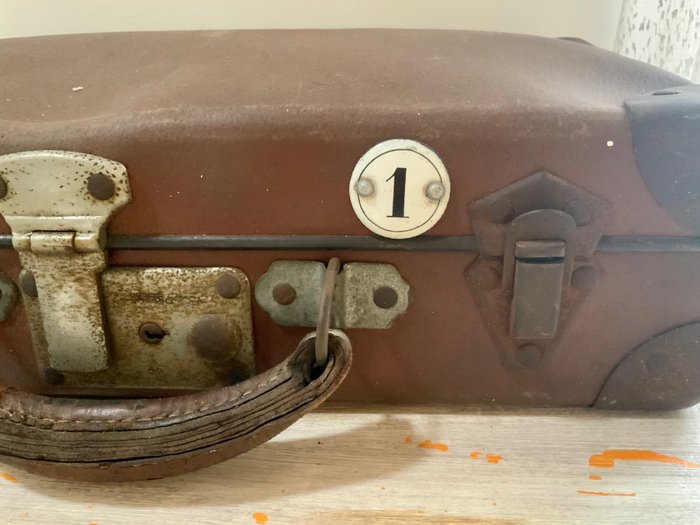 Suitcase (1) - Leather, Steel - Catawiki