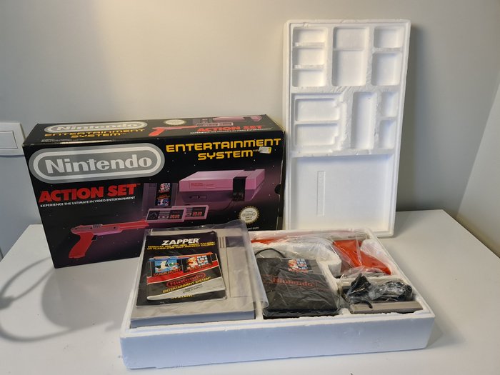 Nintendo Rare 1985 Nes 8-Bit Super Rare Big Box Action Set+Super Rare upper inlay+Original Nintendo Zapper+ - Ensemble de console de jeux vidéo + jeux - Dans la boîte d'origine