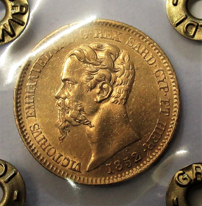 Italia, Regno di Sardegna. Vittorio Emanuele II di Savoia (1861-1878). 20 Lire 1852 - Genova - F sotto il collo molto evanescente