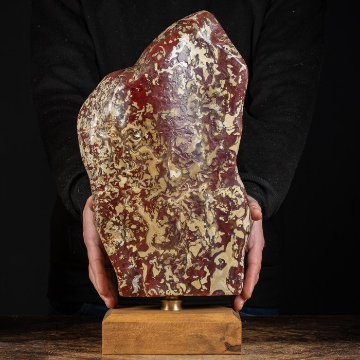 極為罕見 - 紅色蘇門答臘琥珀 - 木質和黃銅底座上的自由形狀 - 琥珀 - 450 mm - 240 mm