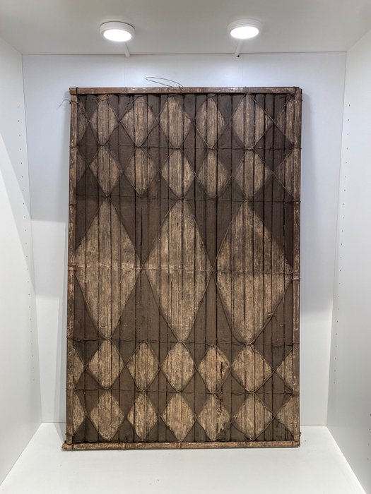 Panel (1) - Wood, pigment - salampasu - Congo 