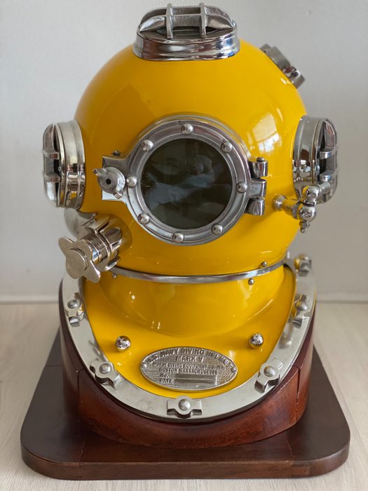 Casco da immersione nautico pesante di grandi dimensioni 50 cm Mark V (Replica) con base usato  