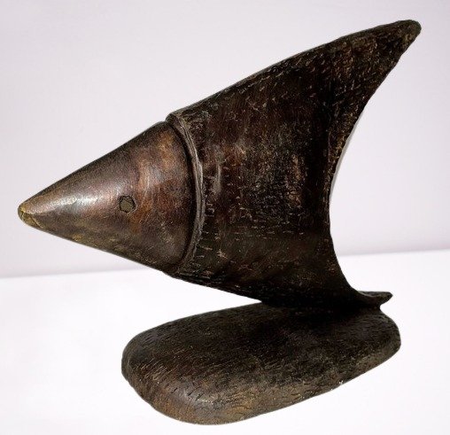 La scultura rappresenta un pesce - 23 cm - Bronzo