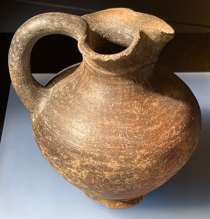 Greco antico, ellenistico Terracotta Ceramica classica per vino dalla bella forma - Oinochoe. Outfall di forma artistica