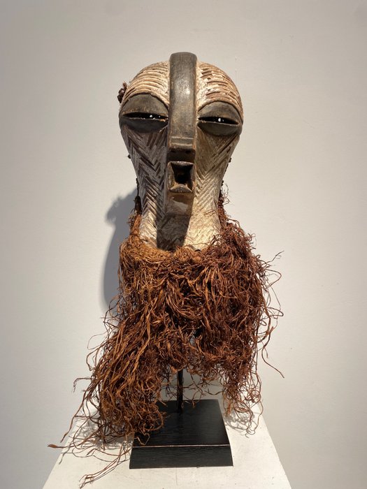 Passport mask (1) - Plant fibre, Wood, pigment - Songye - Belgian Congo 