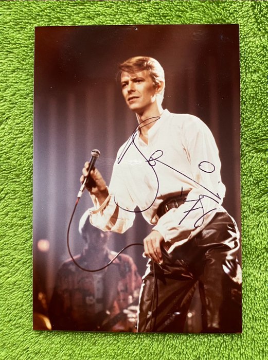David Bowie - 1978 Original Picture signed by David Bowie in 1978 - Photo-set en personne, Souvenirs signés (autographe original) - 1978/1978