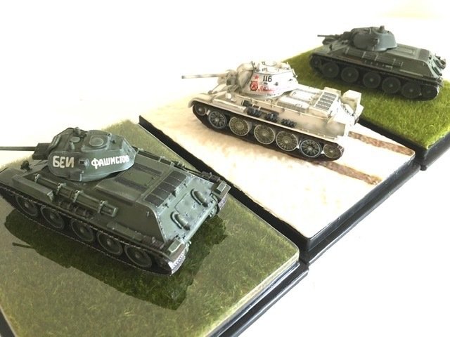 Dragon Models - Armor - 60150 + 60166 + 60134 - 3 carri armati T-34/75 Mod 1941, Mod. 1942, Mod. 1940 - 2000-presente - Cina