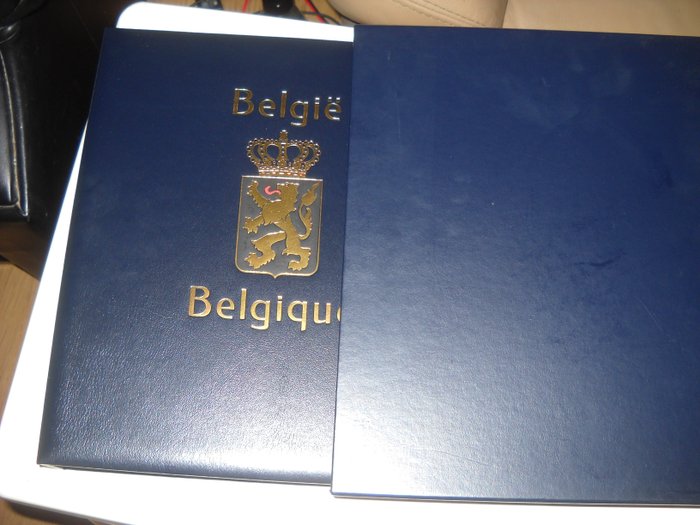 Bélgica  - Davo Luxe álbum acolchado VIII 2009 a 2012 muy buen estado**