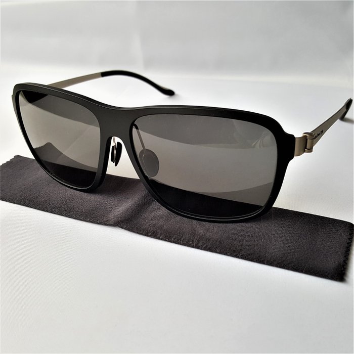 Preview of the first image of Accessory - Clubmaster Aviator - Gold - Polarized - New - Mercedes-Benz.