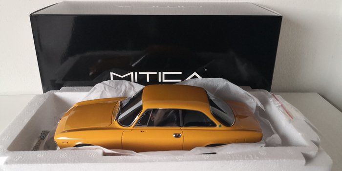 Mitica 1:18 - 1 - Modell-coupé - Alfa Romeo Giulia Sprint GT 1600 Veloce giallo ocra - Campagnolo Wheels 1965 - 100011