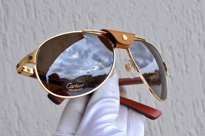 Cartier - Cartier T8200940 Santos-Dumont Oro Metallo Men's Occhiali da sole 61mm telaio in legno, oro e pelle - Occhiali