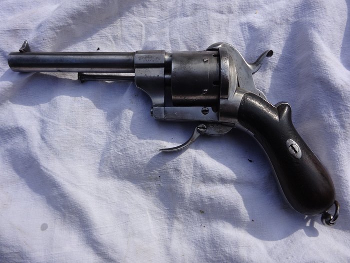 Francia - XIX secolo - dalla metà alla fine - L ET  C  inv PARIS - type lefaucheux - Assault - Percussione a spillo (Lefaucheux) - Revolver - 9mm Cal