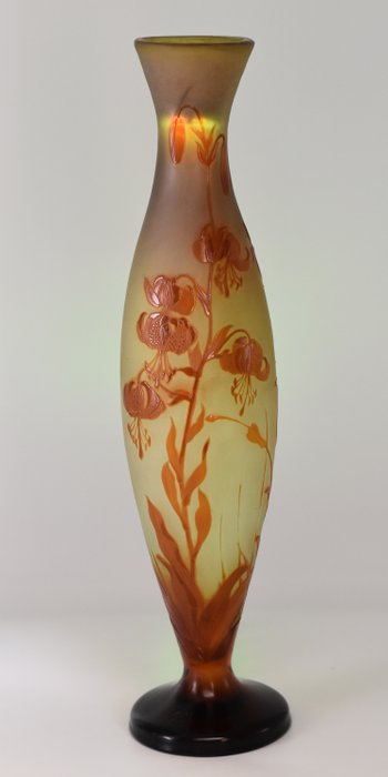 Emile Gallé - Große Balustervase – Mehrschichtiges säuregeätztes Glas – um 1910